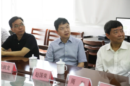 6月4日，省市场监管局党委委员、副局长，省药品监管局党组书记、局长徐润龙带队来公司开展“三服务”活动
